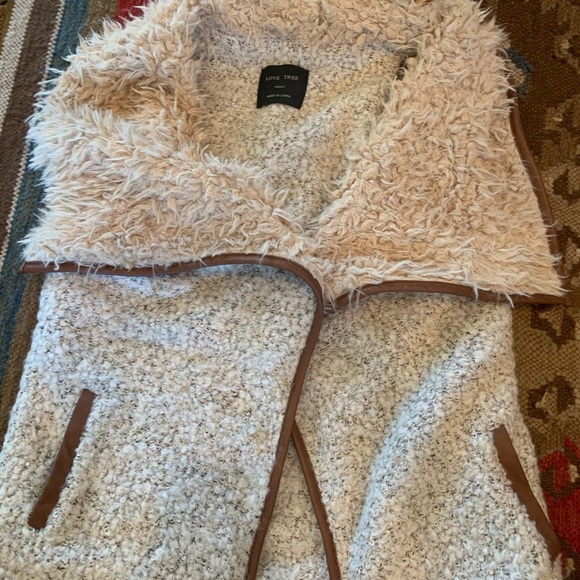 Vest - Picture 2 of 4